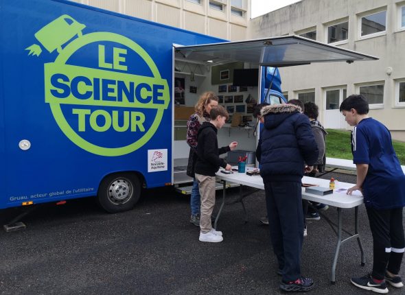 Le bus des Petits Débrouillards au collège !